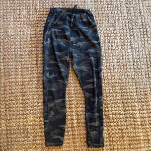 Athleta‎ Camouflage geeen  7/8 Tights